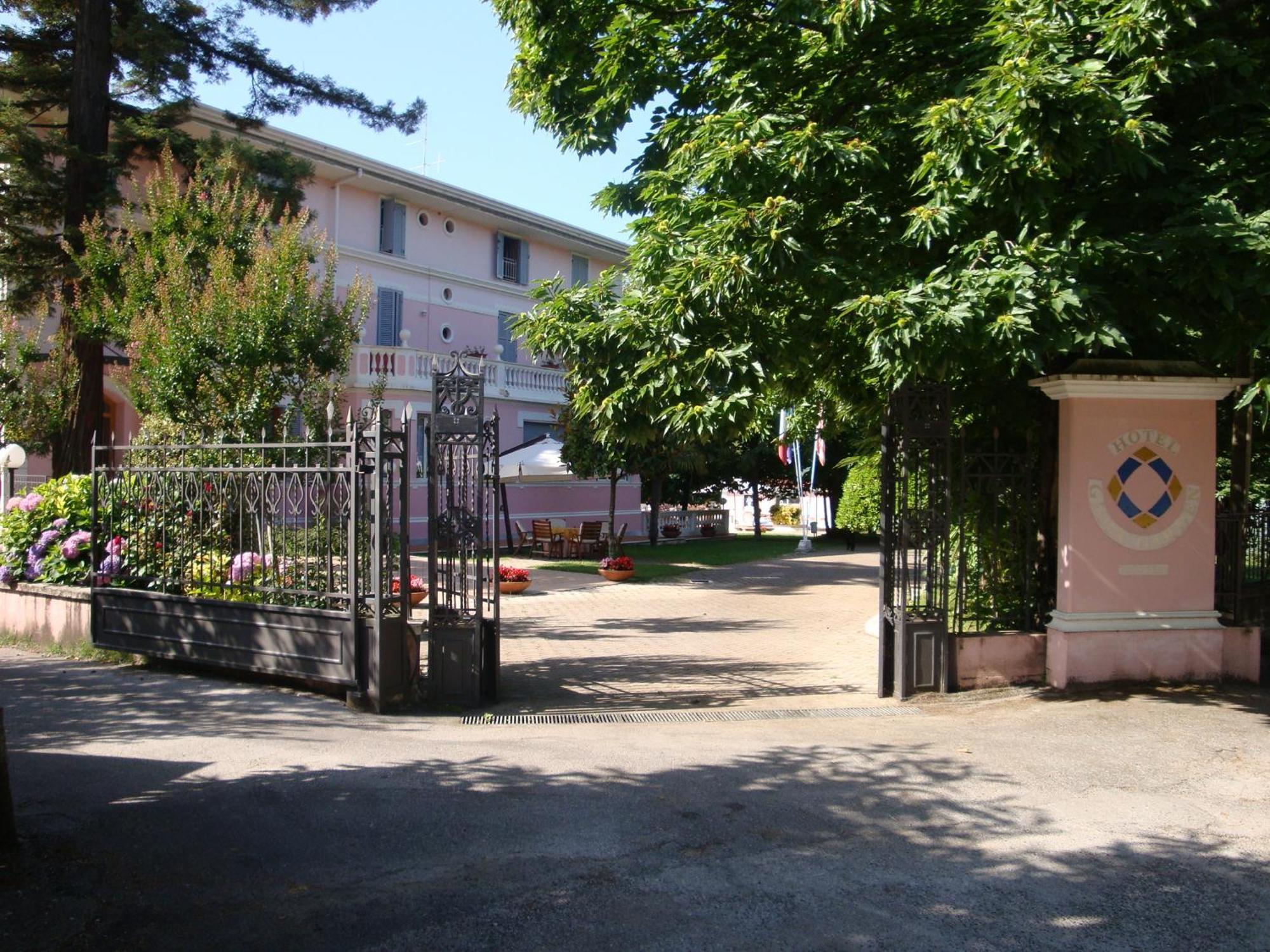 פיוג'י Hotel Gioia Garden מראה חיצוני תמונה